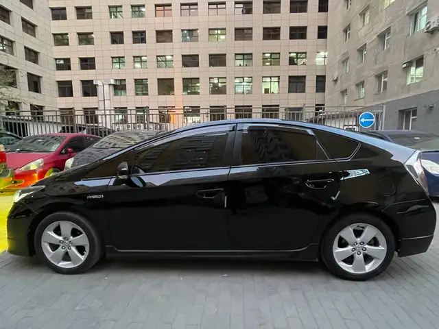 Toyota Prius 30