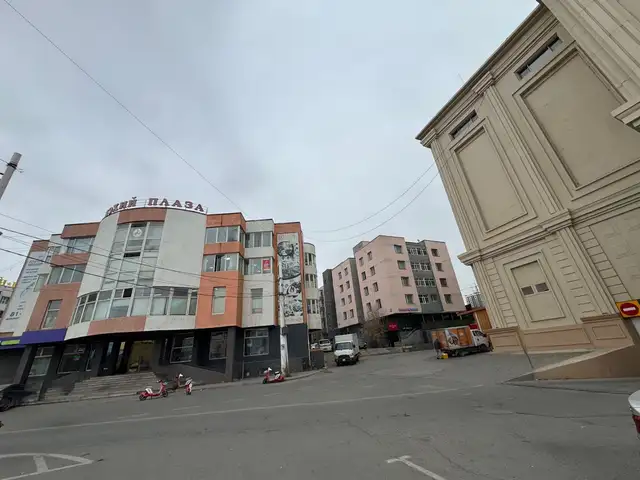 Хорооллын и-мартын ард 56,22 м.кв гадагшаа хаалгатай үйлчилгээний талбай зарна, Улаанбаатар — Баянгол — 3, 4 хороолол