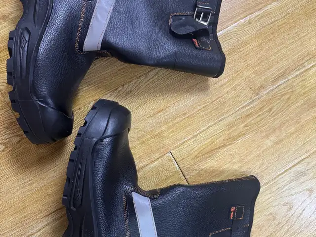 nehii dotortoi gutal size 42 une 200, Улаанбаатар — Баянзүрх — 16-р хороолол