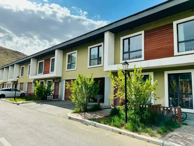 ХУД нүхтийн аманд 171мкв 4 өрөө town house, Улаанбаатар — Хан-Уул — 23-р хороо