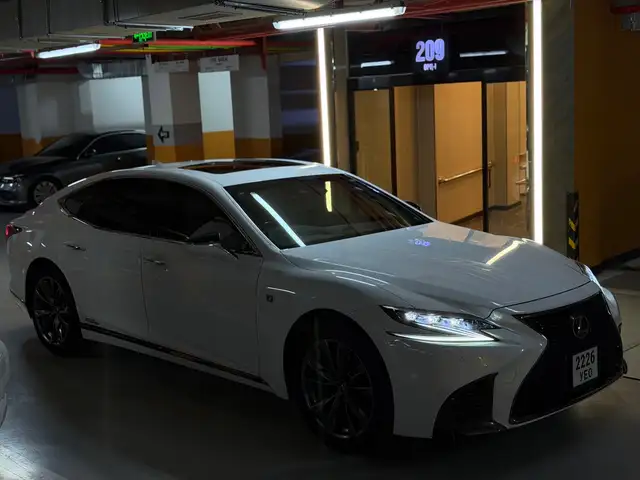 Lexus LS
