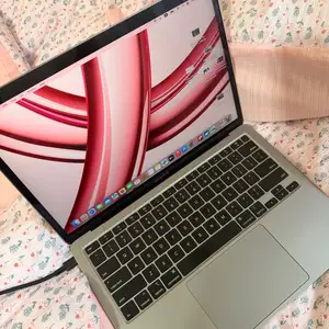Apple 13.3, Улаанбаатар — Сүхбаатар — 11-р хороо