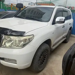 Toyota Land Cruiser 200