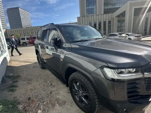 Toyota Land Cruiser 300