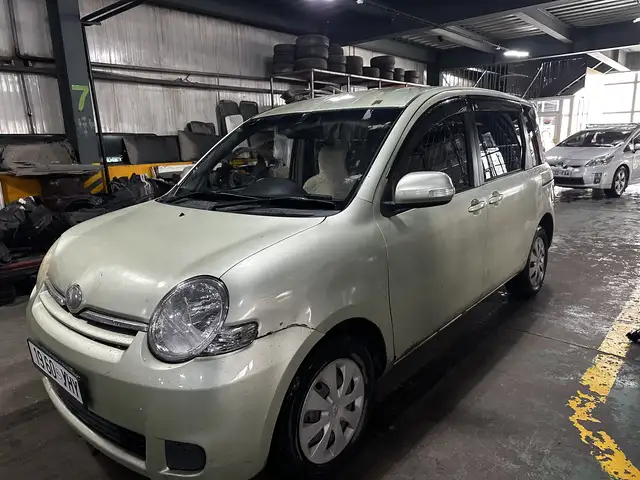 Toyota Sienta