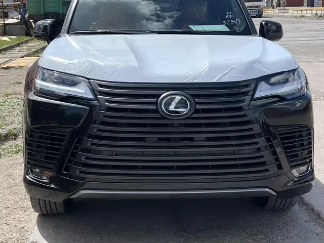 Lexus LX 700