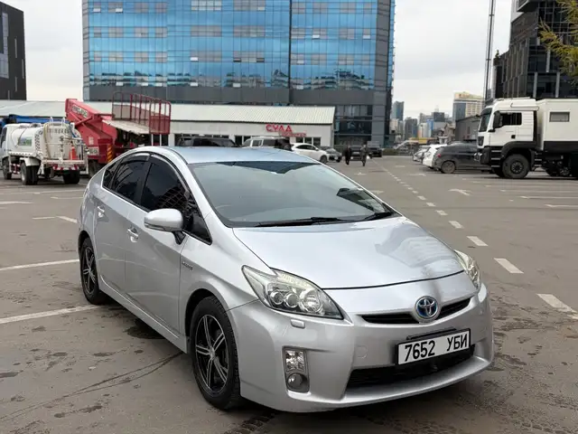 Toyota Prius 30