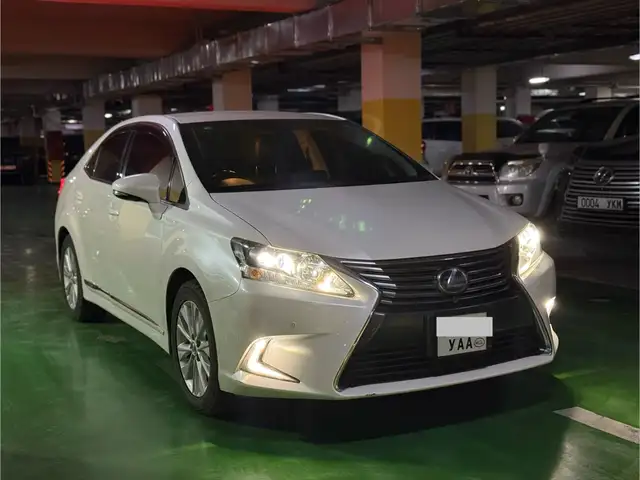 Lexus HS