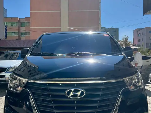 Hyundai Starex