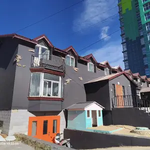 Бзд кино үйлдвэрт, 216м2 төвийн шугамтай, газартай town house этөч-д, Улаанбаатар — Баянзүрх — 5-р хороо