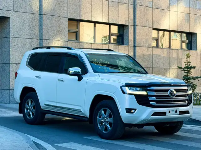 Toyota Land Cruiser 300