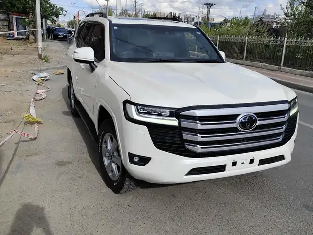 Toyota Land Cruiser 300