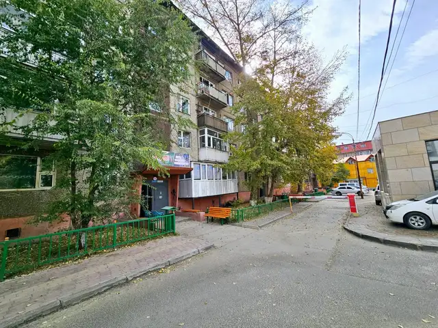 Сансар, баянцээл гал тогоо тусдаа 3 өрөө 70м2 орон сууц, Улаанбаатар — Баянзүрх — 15-р хороолол