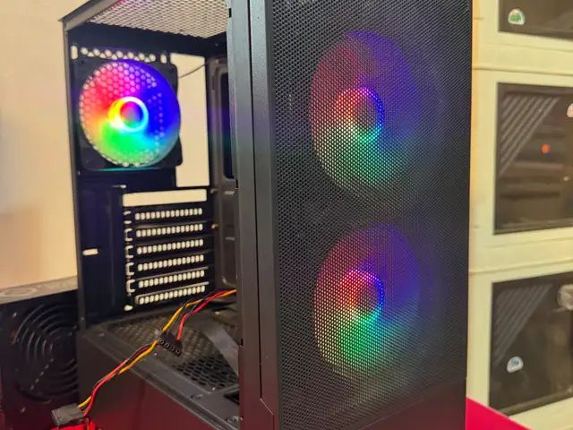 Computer case used 3x rgb cooler, Улаанбаатар — Баянгол — Гэмтэл согог судлалын үндэсний төв