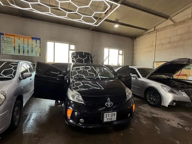 Toyota Prius 30