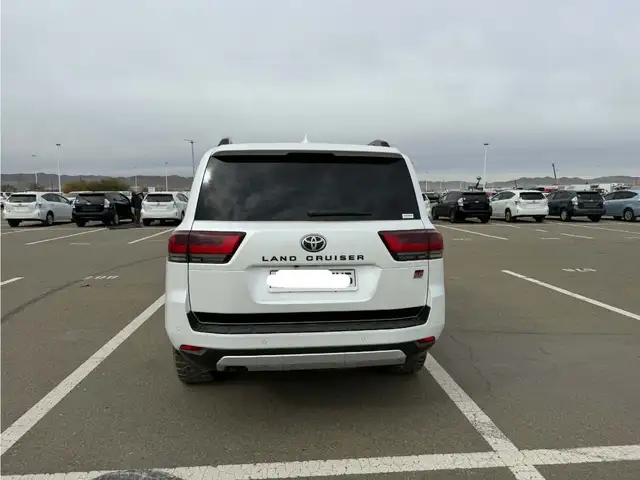 Toyota Land Cruiser 300