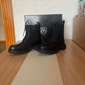 Өвлийн арьсан гутал, Улаанбаатар — Сонгинохайрхан — 1-р хороолол