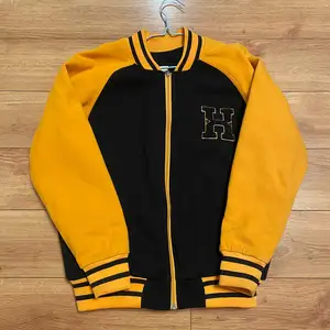 Дотортой jacket, Улаанбаатар — Хан-Уул — 15-р хороо