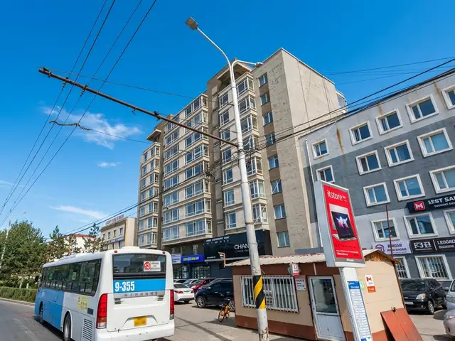 Бгд 3-р эмнэлэгийн автобусны буудлынн урд талд 2 өрөө бүрэн тавилгатай 75м2 байр, Улаанбаатар — Баянгол — 10-р хороолол