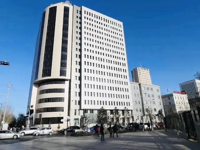 Талбайн зүүн талд 18м2 оффис, Улаанбаатар — Сүхбаатар — Сүхбаатарын талбай