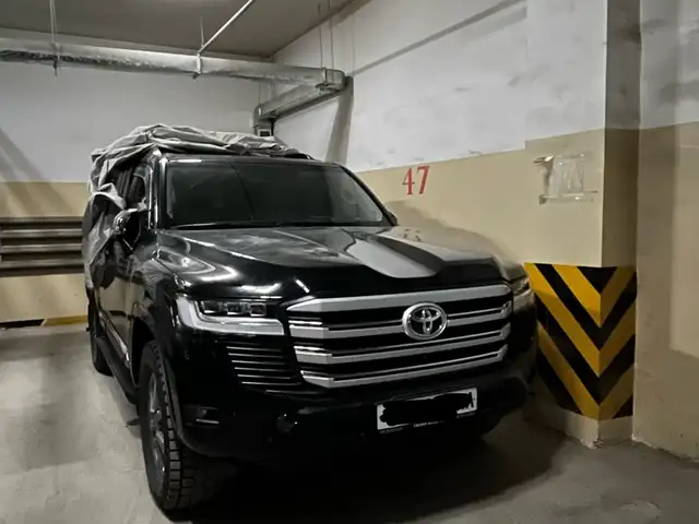 Toyota Land Cruiser 300
