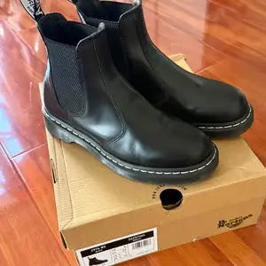 Ориг dr.martens 42 размер, Улаанбаатар — Баянзүрх — Натур худалдааны төв