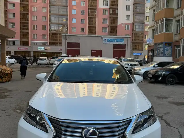 Lexus HS