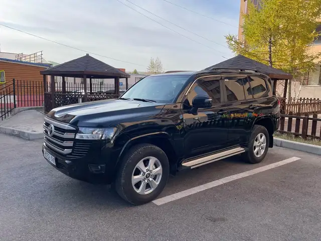 Toyota Land Cruiser 300