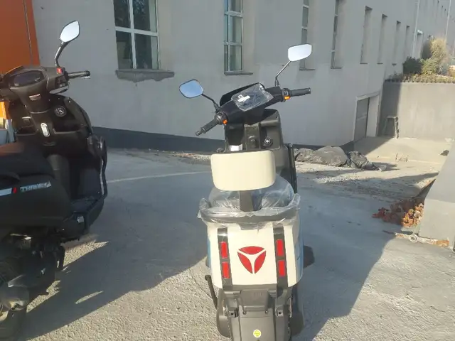 Yadea moped, Улаанбаатар — Баянзүрх — 14-р хороо