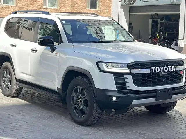 Toyota Land Cruiser 300