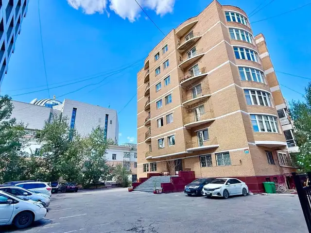 Хотын төвд, засгийн газрын ордны ард 66мкв 3 өрөө байр, Улаанбаатар — Сүхбаатар — Сүхбаатарын талбай