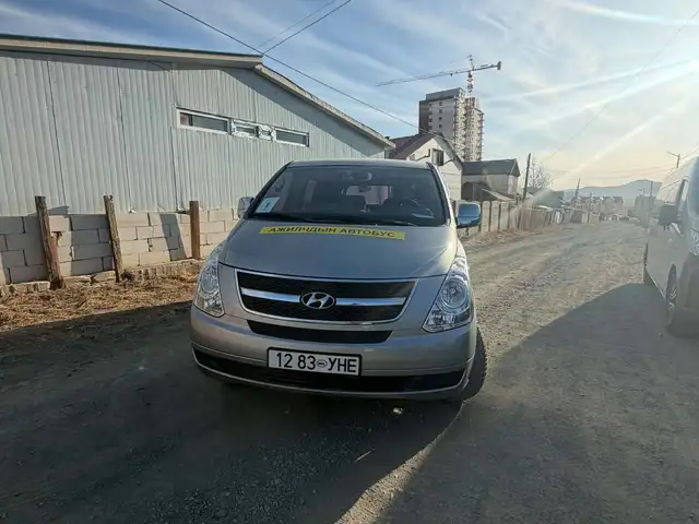 Hyundai Starex