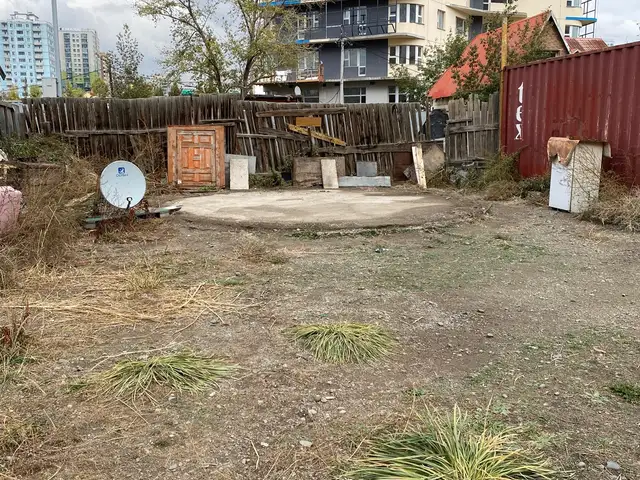 Нарантуул захын хойно хоосон хашаанд айл буулгана., Улаанбаатар — Баянзүрх — 14-р хороо