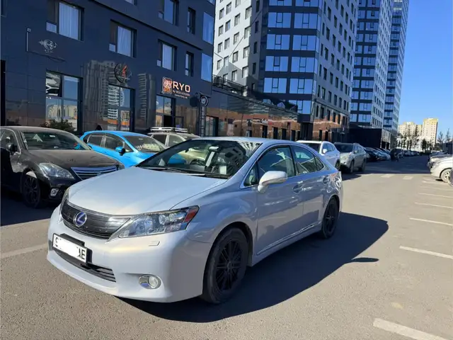 Lexus HS