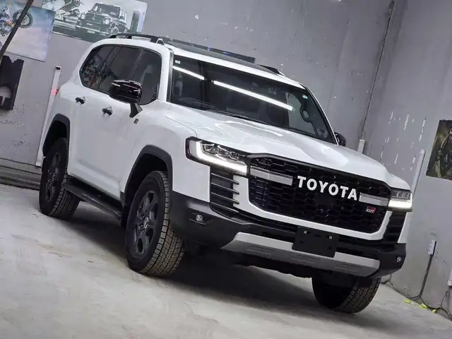 Toyota Land Cruiser 300