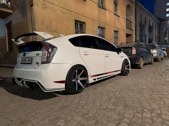 Toyota Prius 30