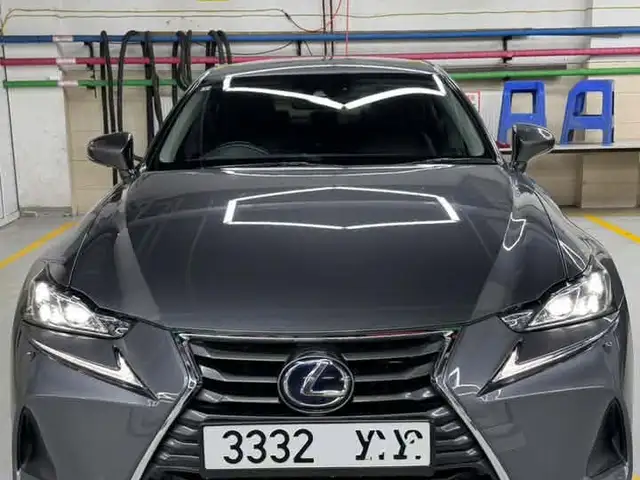 Lexus IS