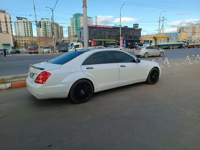 Mercedes-Benz S-Class