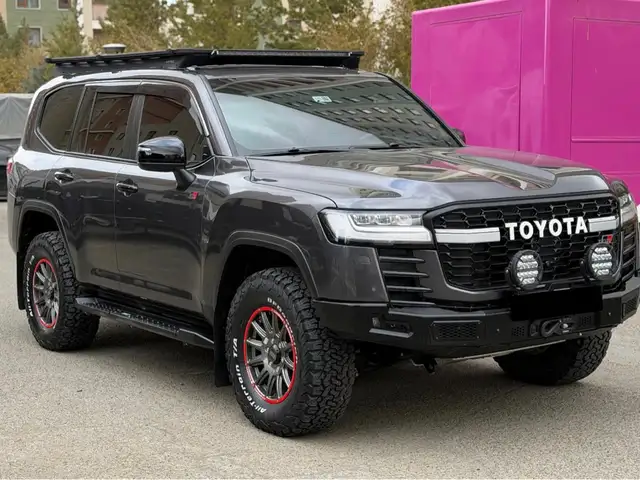 Toyota Land Cruiser 300