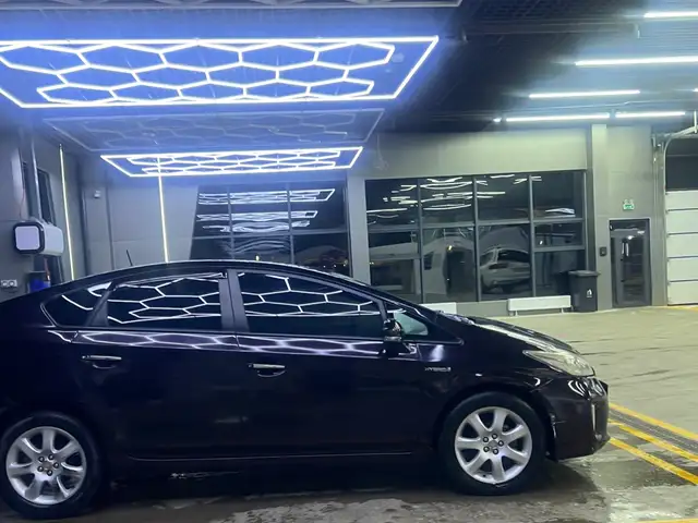 Toyota Prius 30