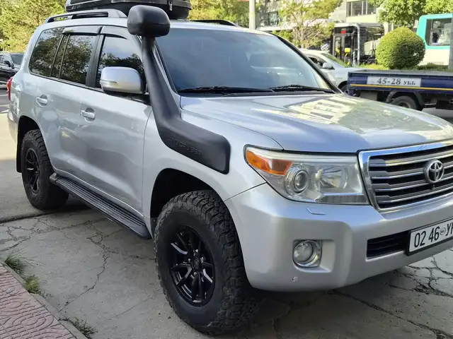 Toyota Land Cruiser 200