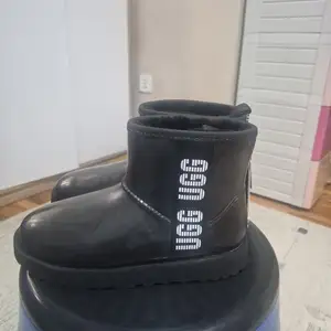 UGG эмэгтэй гутал, Улаанбаатар — Баянзүрх — 41-р хороо