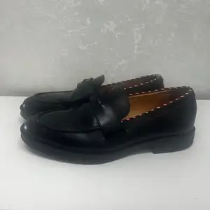 Ииалиас бэлгэнд ирсэн size 41,5, Улаанбаатар — Сүхбаатар — 1-р хороо