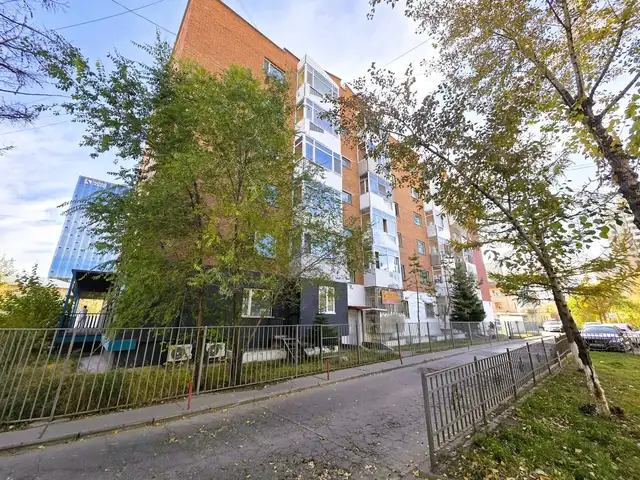 Уид урд усан оргилуур баруун талд бүрэн тавилгатай 3 өрөө байр 75мкв, Улаанбаатар — Сүхбаатар — 4-р хороо