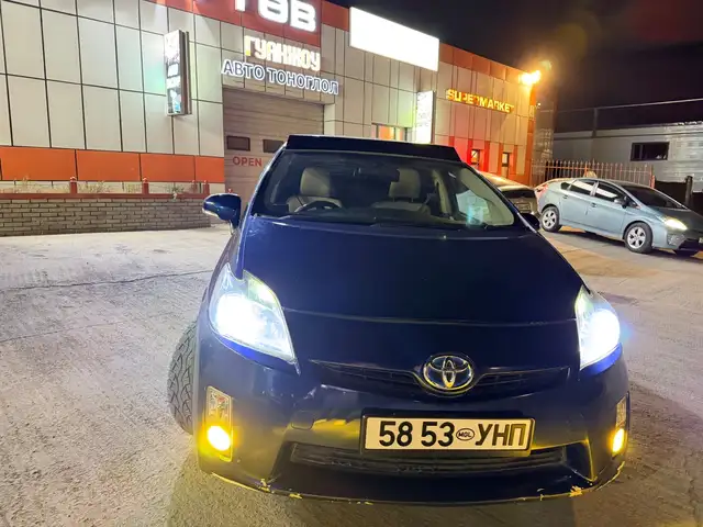 Toyota Prius 30