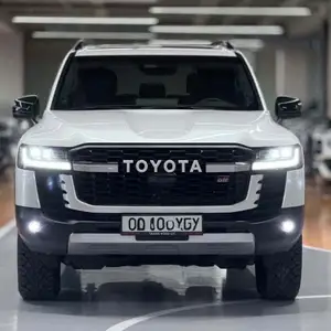 Toyota Land Cruiser 300