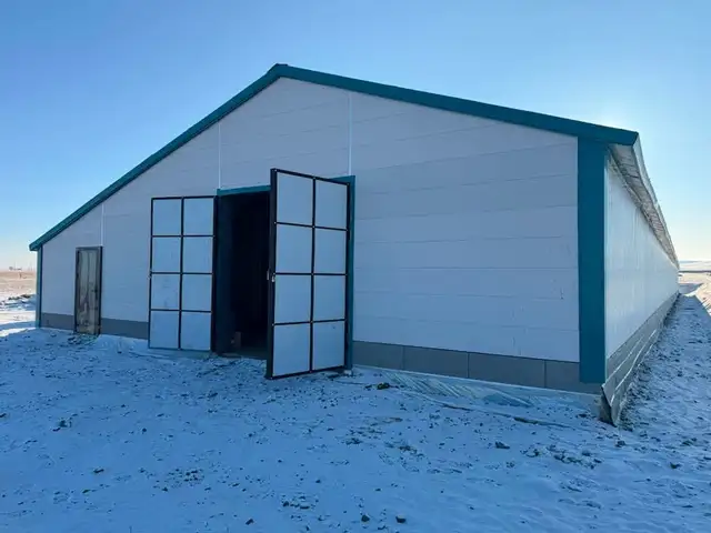 Өвөрхангай хархорин 760м2 шинэ сэндвич агуулахтай газар, Өвөрхангай