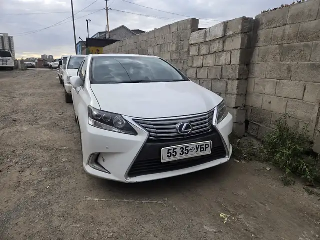 Lexus HS