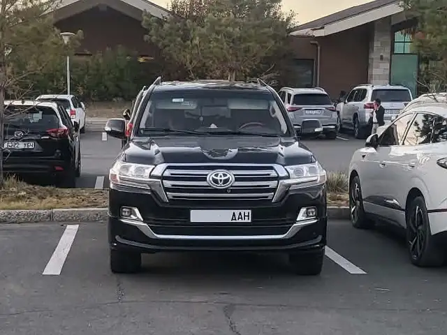 Toyota Land Cruiser 200