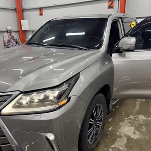 Lexus LX 570